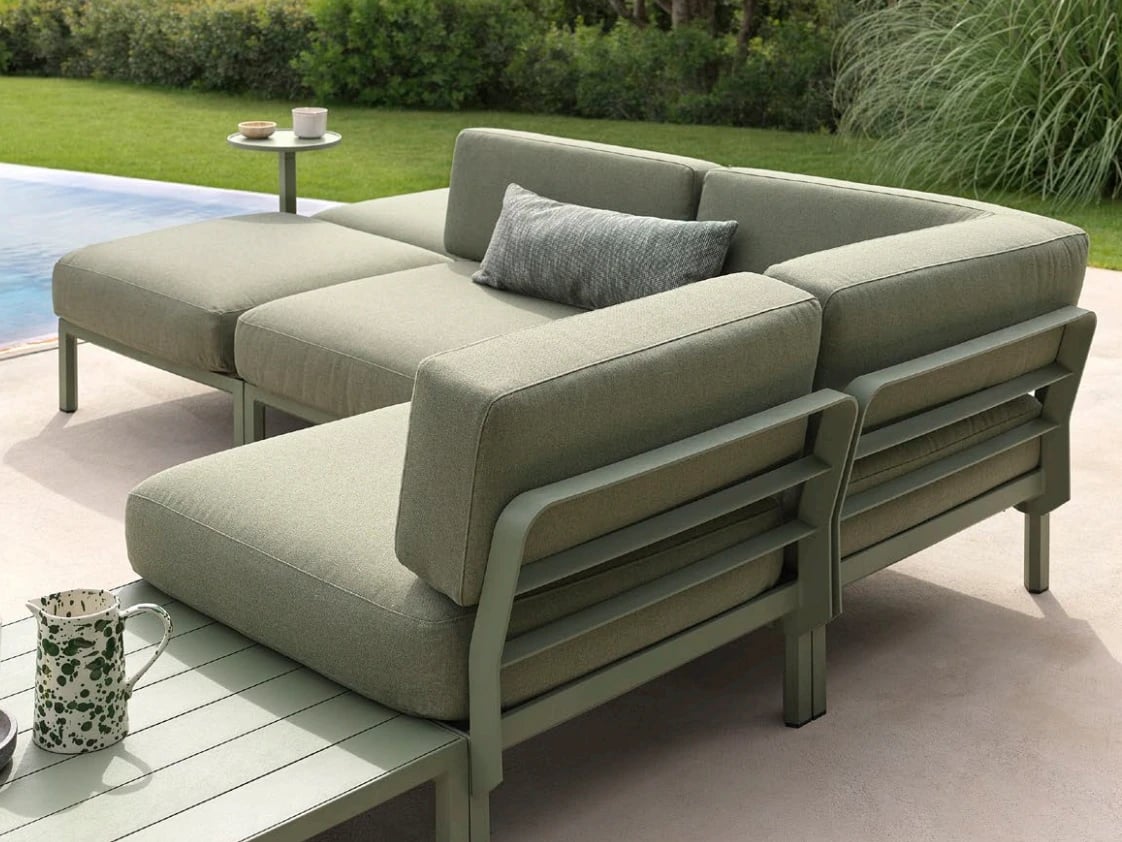 AI OUTDOOR FURNITURE  DESIGNER cover